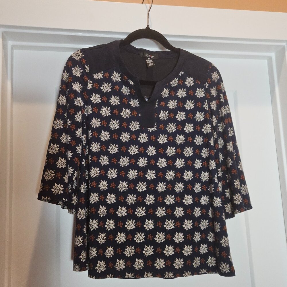 TOP, PETITE SUPER SOFT AND COMFY FLORAL DESIGN WITH FAUX SUEDE YOKE